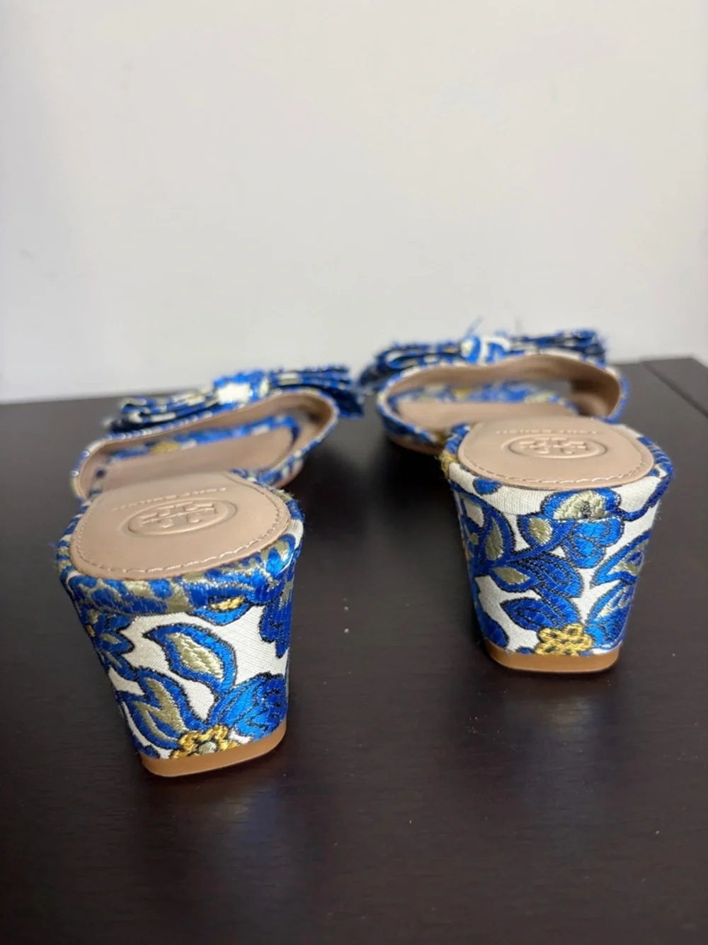 Tory Burch Valentina 45mm bow slide heels blue floral brocade logo Sz 7.5